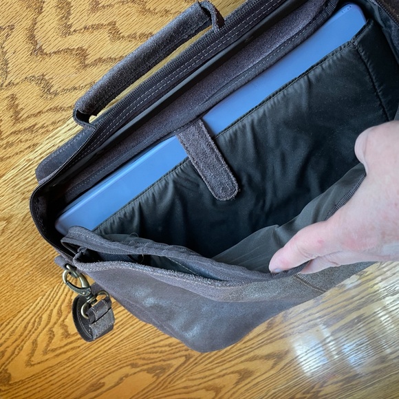 Le Donne Brown Leather Messenger Bag - Picture 8 of 14